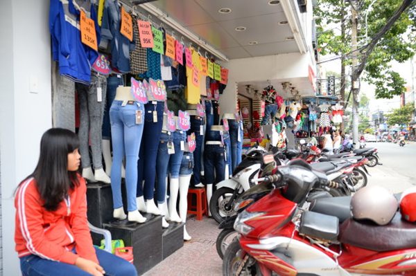 Vì sao những shop thời trang mặt tiền siêu ế mà vẫn còn tồn tại? - 8